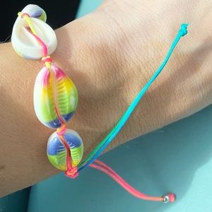 Cowrie shells tie-dye style adjustable bracelets